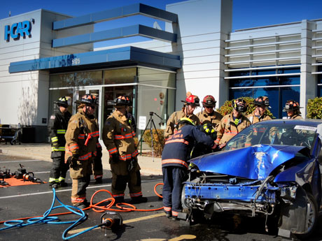 I-CAR hosted a training session to help approximately 40 Illinois first responders learn the best techniques for extricating occupants from the latest vehicles.